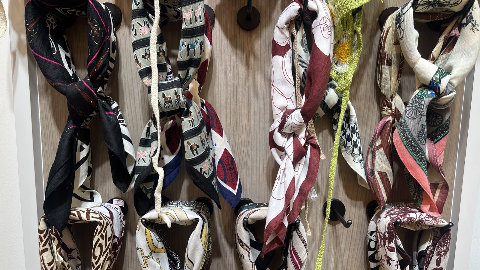 Syal Leher / Scarf Satin Bangkok