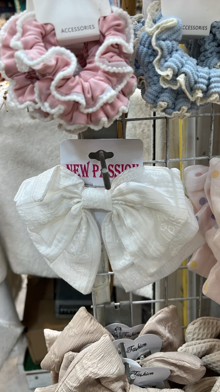 New Passion Vintage Sheer Embroidered Bow Hair Clip
