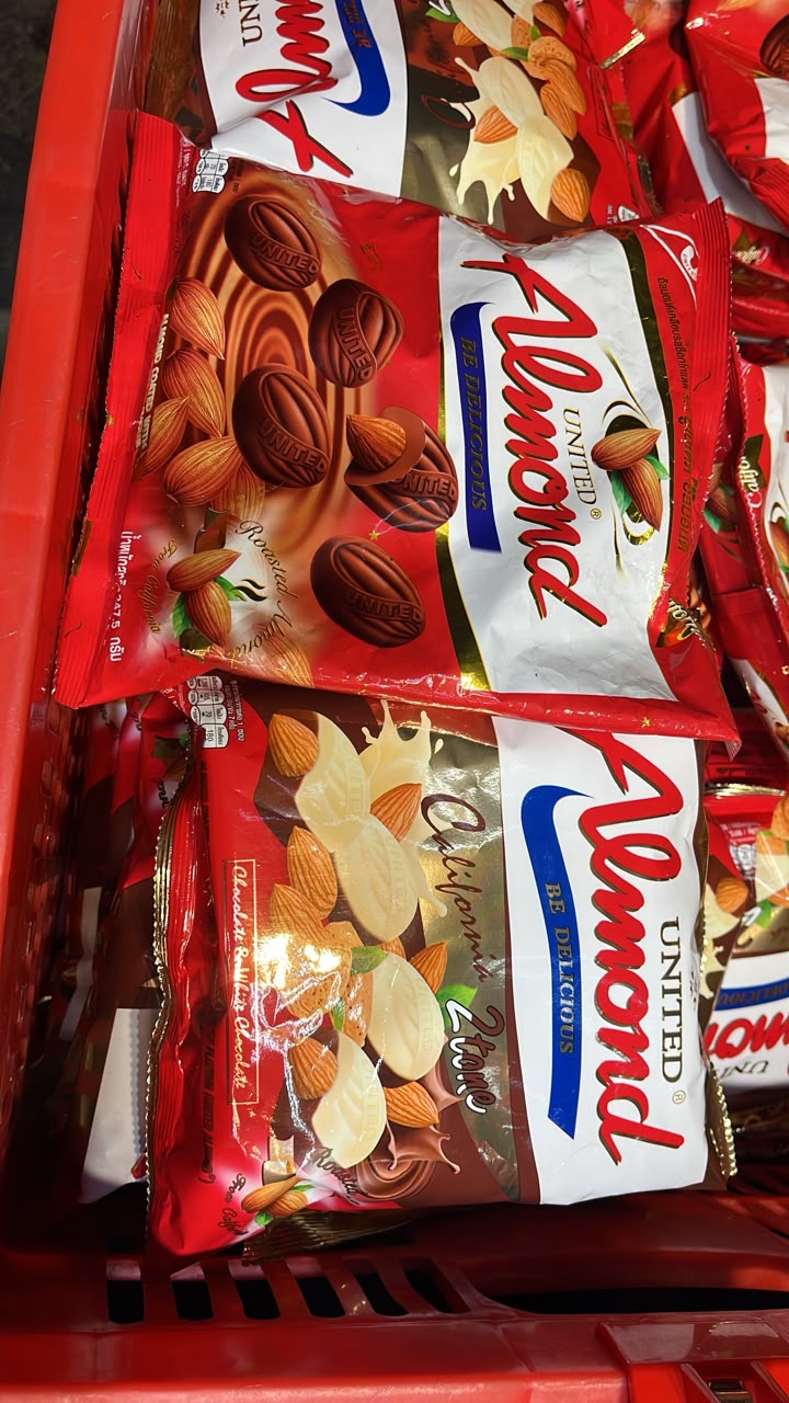 United Almond Chocolate / Cokelat Isi Kacang Almond California